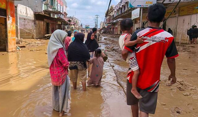 Survivors rebuild lives in flood-stricken Indonesia as new rains threaten further disaster